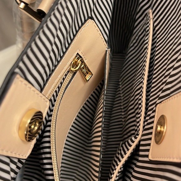 Black and cream tote bag. - Picture 14 of 17